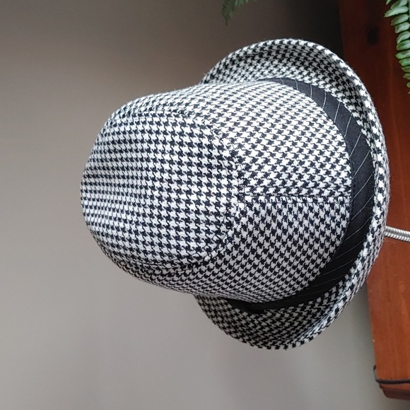 Le Chateau NWOT Black & White Herringbone Fedora - Picture 2 of 11